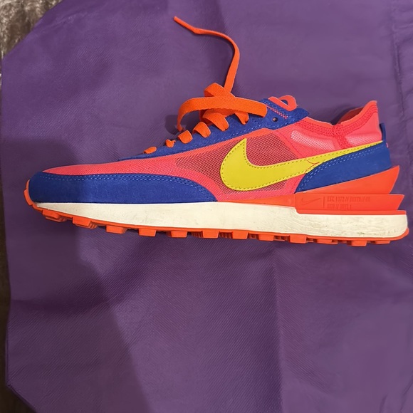 Nike - Picture 2 of 8